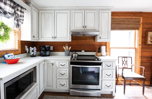 Ellijay Cabin | Gorgeous Lake View Log Cabin with Hot Tub!