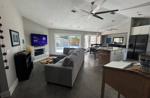 Thomas Drive House | Great 3BR house in Panama City Beach with Private Pool & Pet friendly.