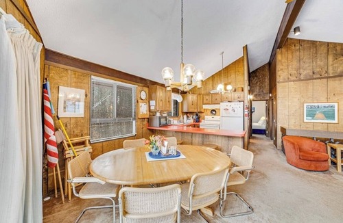 Quechee House | Great home near Main St - washer/dryer, fireplace, Quechee Club access available