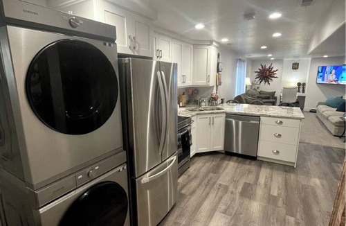 West Jordan Apartment | Guest Favorite, 5 Star Cozy 1-bedroom corporate apartment in perfect West Jordan