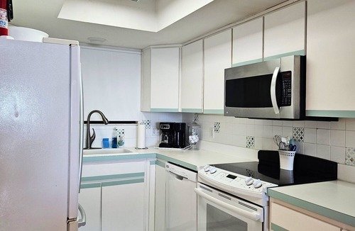 Hudson Condo | Gulf view 2-bed 2-bath condo in Hudson, 40 minutes outside Tampa, beach access