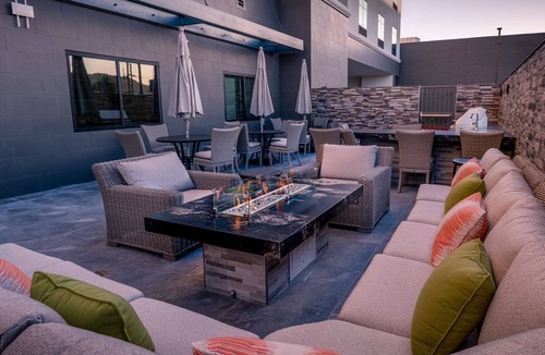 Downtown Riverside Hotel | Hampton Inn Riverside Downtown Convention Center