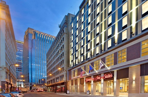 Downtown West Hotel | Hampton Inn & Suites Minneapolis/Downtown