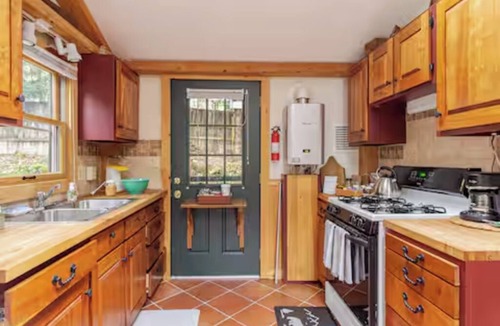 Warren Ski Chalet | Handcrafted Log Cabin Walk to Lake Private Backyard w/Fire Pit Sleeps 8