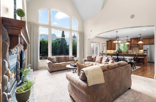 River Bottoms House | Happy Valley