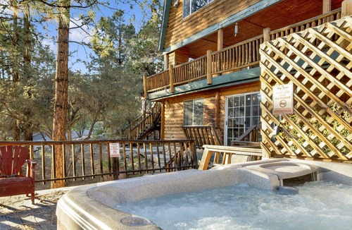Whispering Forest Ski Chalet | Haven Hideaway- Cozy Log Cabin- Hot Tub- Games