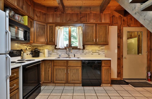 Killington Condo | Hemlock Ridge 2B: Charming two floor condo in the heart of Killington. Perfect!