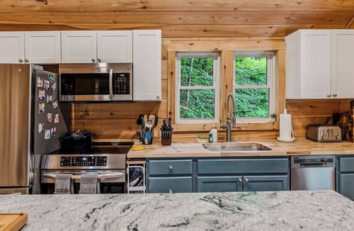 Woodstock House | Highland Cabin above Woodstock Village, Pets Welcome
