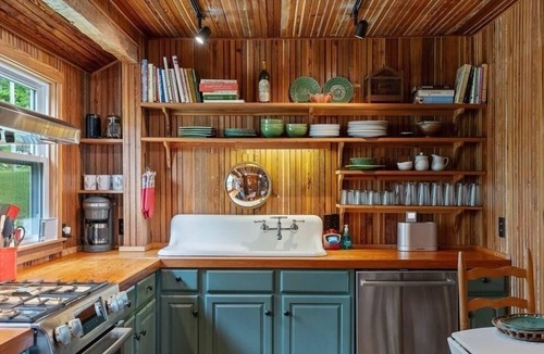 Mirror Lake House | Highlands Cottage Retreat at Mirror Lake & Dog Friendly!