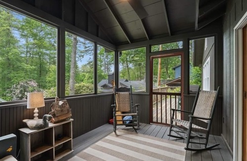 Mirror Lake House | Highlands Cottage Retreat at Mirror Lake & Dog Friendly!