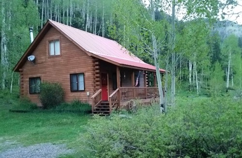 Mancos Cabin | Hill Hide Away Vacation Cabin
