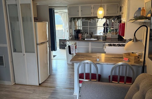 Shelbyville Cottage | Hilltop Cottage Peaceful Escape Near Nashville Perfect for Couples & Pets