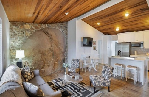 North Ridge Villa | Hilltop Retreat, Private Hiking Trails, Main House + 2 Vills, Open Views