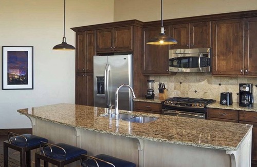 Park City Resort | Hilton Sunrise Lodge Resort. 2 Bed/3 Bath. Ski-In/Ski-Out. Dec 27-Jan3
