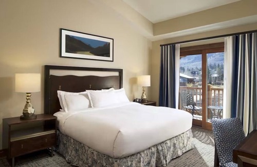 Park City Resort | Hilton Sunrise Lodge Resort. 2 Bed/3 Bath. Ski-In/Ski-Out. Dec 27-Jan3