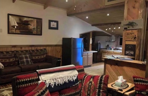 Port Kent Cottage | Historic Edgehill Cottage in Port Kent