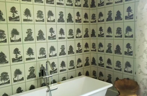 Chelsea Bed & Breakfast | Historic Hubble Shire Farm-Deco Lalique Suite