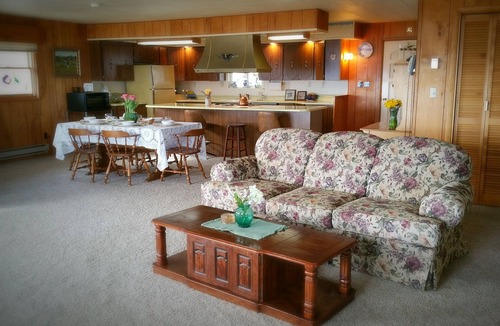 Kachemak House | Historic - Private 28 Acres - 180° Ocean View! - Carolyn's suite