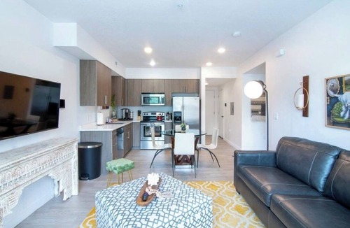Salt Lake City Condo | @home Near skiResort & downtown-FastWiFi-freeparking-Pool-Hottub-Gym-PETfriendly