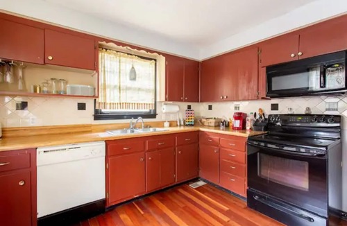 Charlotte Park House | "Honkytonk Hideaway: 7 Miles to Downtown Nashville in a Quiet Neighborhood"