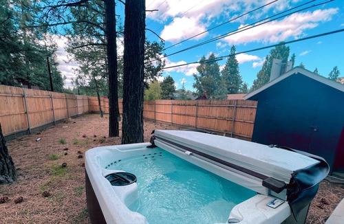 Big Bear Cottage | Hot Tub Cottage Close to Ski Slopes, Sleeps 6!