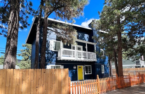 Big Bear Cottage | Hot Tub Cottage Close to Ski Slopes, Sleeps 6!