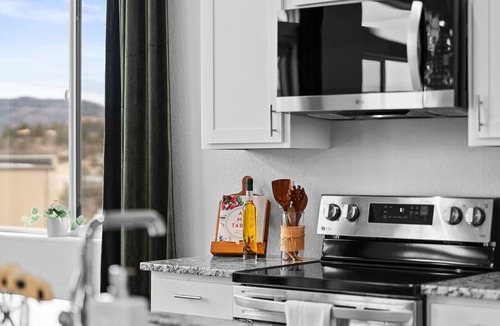 Monument House | Hot Tub, IR Sauna. Game Room & Mountain Views – Venues, restaurants, and more!