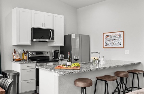 Monument House | Hot Tub, IR Sauna. Game Room & Mountain Views – Venues, restaurants, and more!