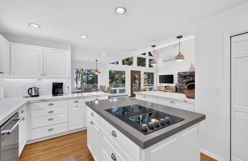 Greenbank House | Hot Tub + Olympic Views + Game Room | Greenbank, Whidbey Island | Eagles Bluff