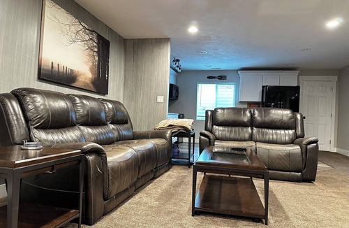 Murray House | Hot Tub, Spacious 6BR Home w 2 Large Living Areas & 3 Bath