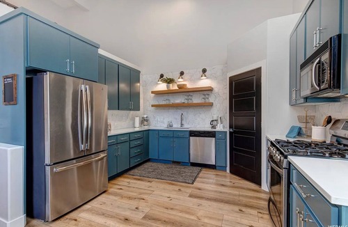 Park City House | Huge Family Retreat in Deer Valley East - Hot Tub, Game Room and Lake Views!