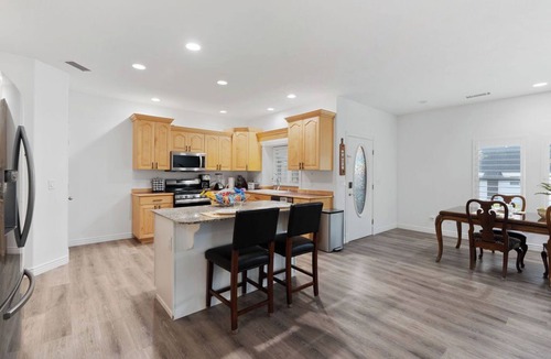 South Jordan House | HUGE reunion ctr 30+, 16 BR, 8.5 bath, pets