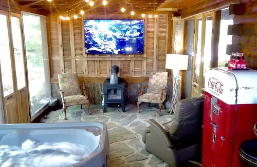 Mirror Lake House | In-Town Cottage by Mirror Lake-2 miles from Main St, Hot tub, fireplace, Big TVs