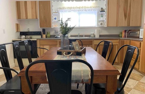 Spring City House | Jailer`s Cottage | 130-Year-Old Gem | Sleeps 12
