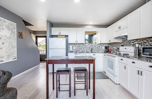 Birch Bay Condo | JL 806: Mtn view, indoor pool & beach fun, hikes, & wifi!
