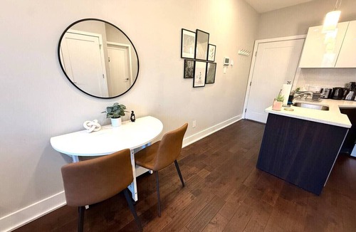 Center City West Apartment | Juliet Balcony | Cute & Cozy Center City 1BR Apt