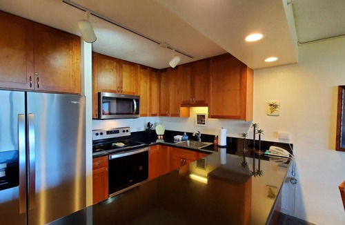 Honokowai Resort | Ka'anapali Shores, Ocean views, great location. Inquire for discounted rates!