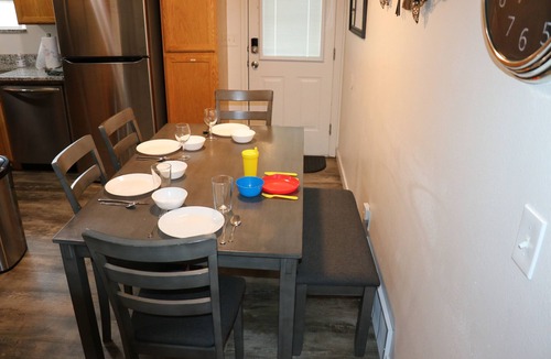 Ogden House | King bed! Close to 3 Ski Resorts, LDS Temple, DT Ogden, BDO, and the Fwy.