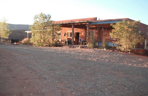 Moab Cabin | King, river view, disc golf, kayaks, ATV, wildlife, hiking, beach, pet friendly