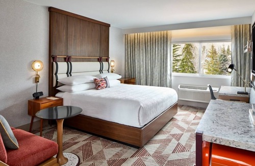 North Park City Hotel | King Room | Indoor Pool & Hot Tub l 2.1 mi to Main Street Historic District