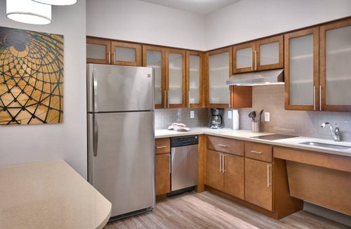 Lehi Condo | King Suite. Free Breakfast. Pool & Hot Tub. Gym. Great for Business Travelers!