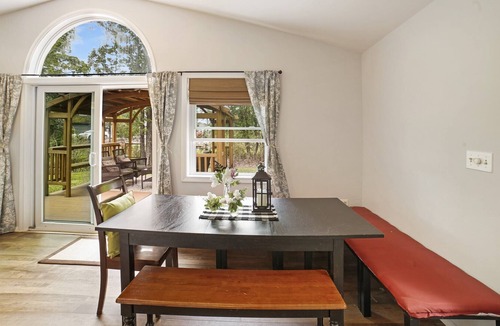 Blodgett Landing House | Lake Sunapee Lovely Cottage - Steps To The Lake - Minutes to Ski - Room for 7