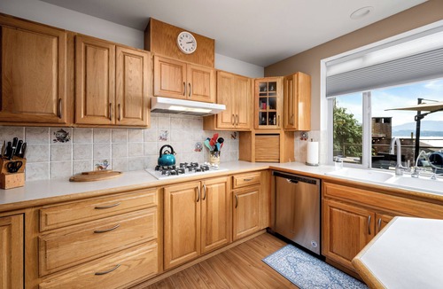 Bellingham House | Lake Whatcom Waterfront Escape! Enjoy a Sun-Drenched Sandy Beach, Lawn & Patios!