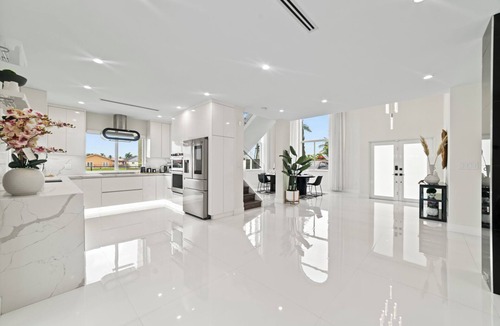 Ludlam House | Lakefront Lux Home Pool Spa BBQ Games & Fun