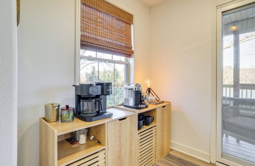 Bella Vista House | Lakefront Retreat w/Game Room in Bella Vista!
