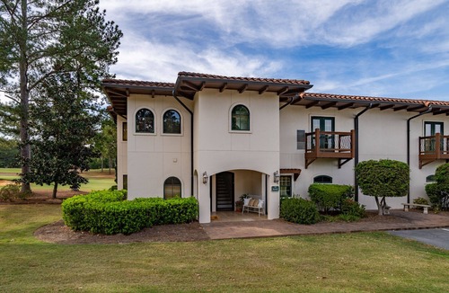 Eatonton Apartment | Lakeview Retreat at Cuscowilla, Resort-Style Living on Lake Oconee