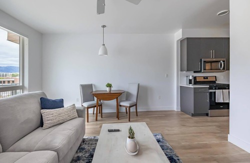 Downtown Salt Lake City Apartment | Landing | Amazing Studio in Central City