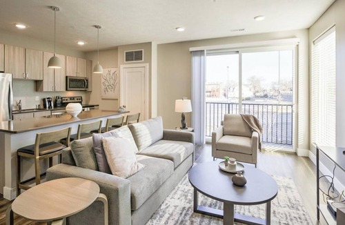 People's Freeway Apartment | Landing | Amazing 1BD, Courtyard, Yoga Studio