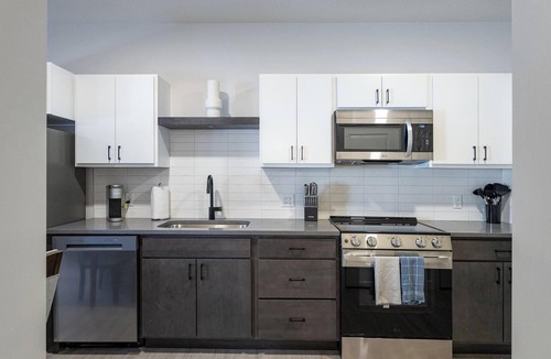 People's Freeway Apartment | Landing | Beautiful Studio, Gym, Clubhouse
