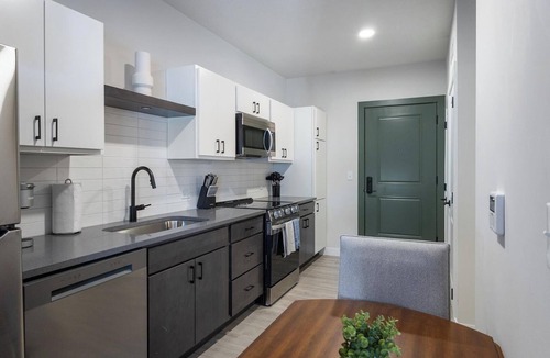People's Freeway Apartment | Landing | Beautiful Studio, Gym, Clubhouse